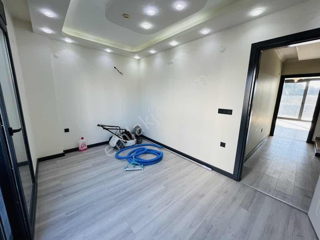 Didimde Denize 200 Metre Mesafede Satılık 5+2 Jakuzili Villa - Görsel 6