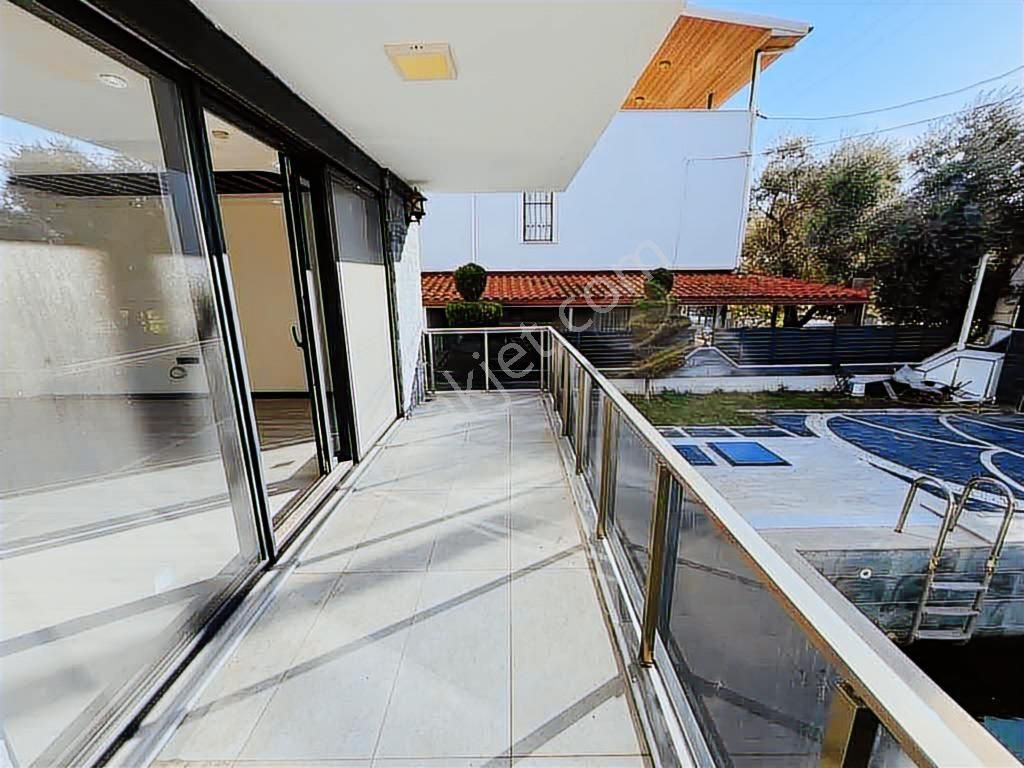 Didimde Denize 200 Metre Mesafede Satılık 5+2 Jakuzili Villa - Görsel 32