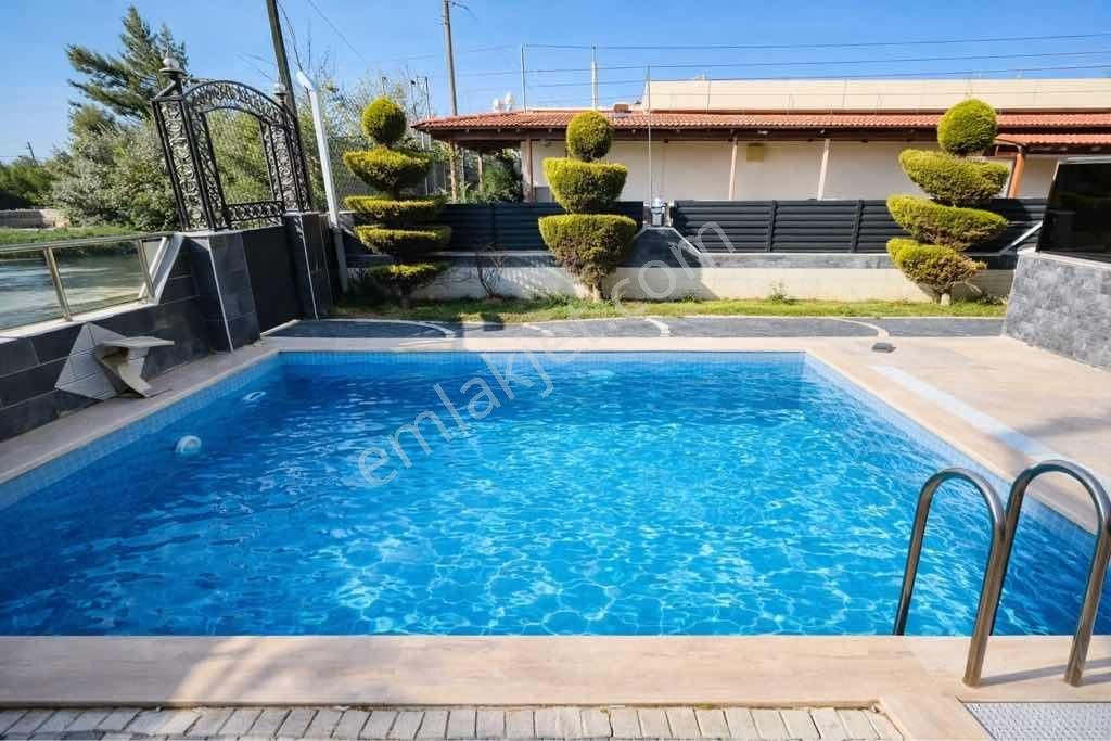 Didimde Denize 200 Metre Mesafede Satılık 5+2 Jakuzili Villa - Görsel 14