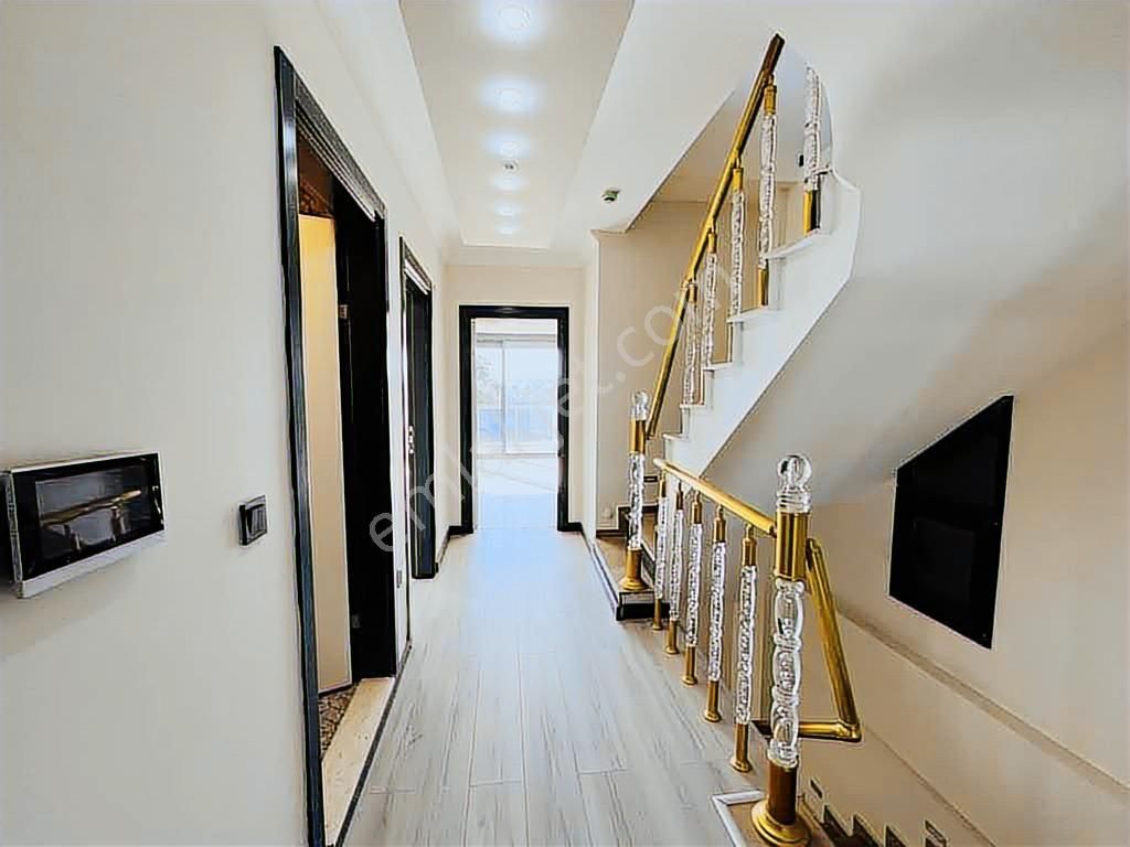 Didimde Denize 200 Metre Mesafede Satılık 5+2 Jakuzili Villa - Görsel 4