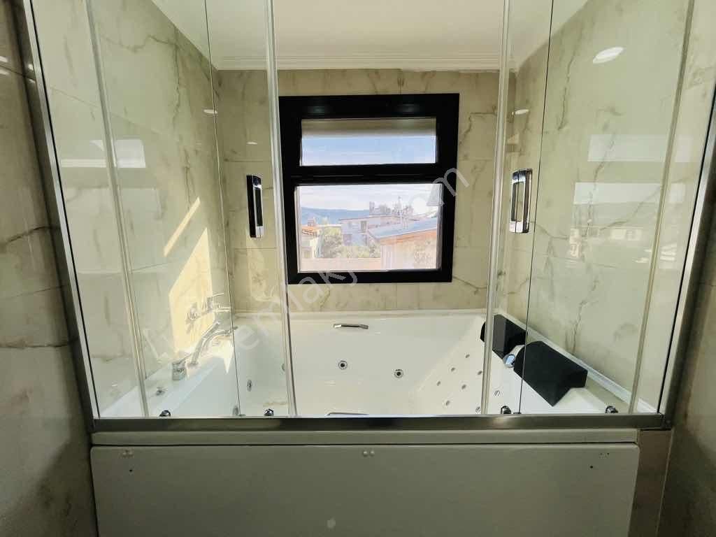 Didimde Denize 200 Metre Mesafede Satılık 5+2 Jakuzili Villa - Görsel 19