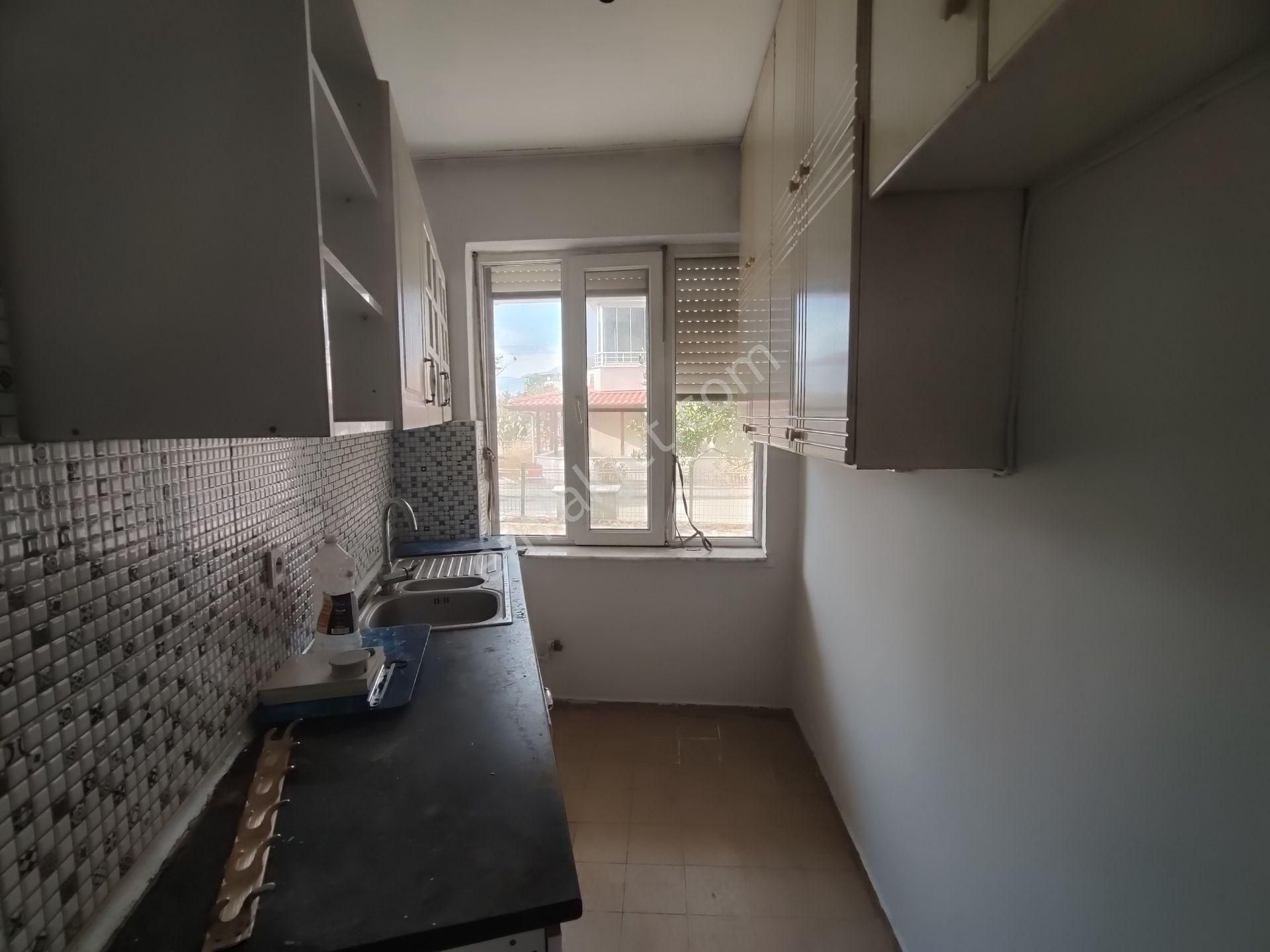 Kardeşten Altınoluk'ta Denize 30 Adım Geniş Bahçe Kullanımlı 2+1 Daire - Görsel 19