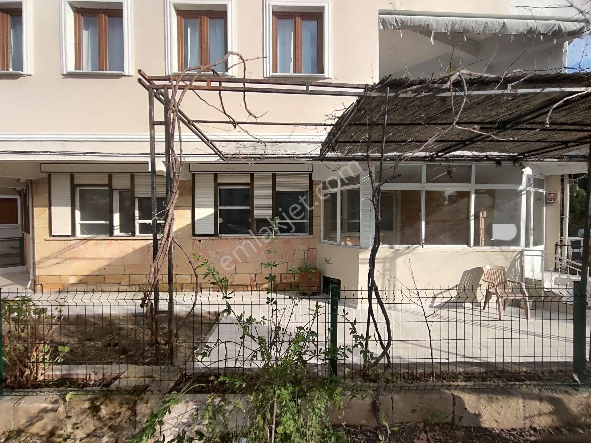 Kardeşten Altınoluk'ta Denize 30 Adım Geniş Bahçe Kullanımlı 2+1 Daire