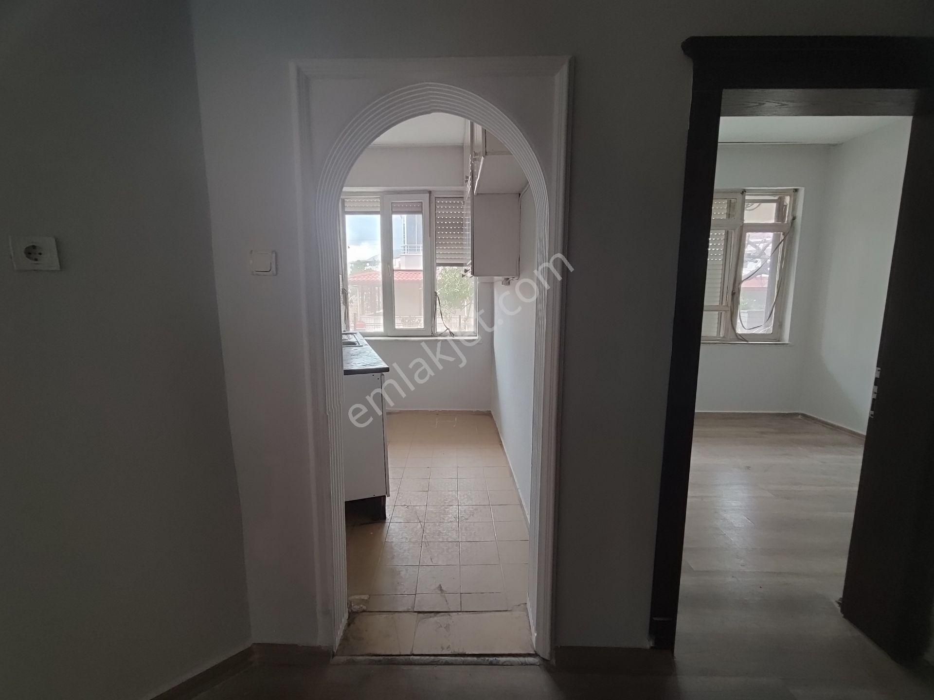 Kardeşten Altınoluk'ta Denize 30 Adım Geniş Bahçe Kullanımlı 2+1 Daire - Görsel 23