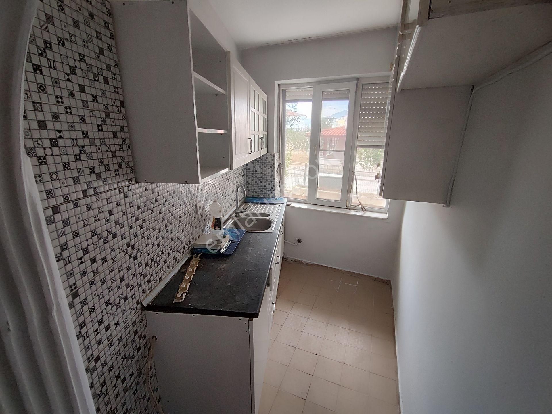 Kardeşten Altınoluk'ta Denize 30 Adım Geniş Bahçe Kullanımlı 2+1 Daire - Görsel 22