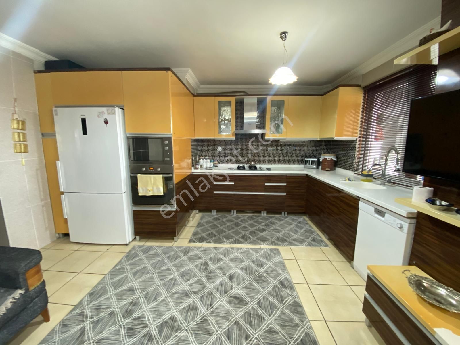 Yeni Batı'da Site İçerisinde Manzaralı 3.5+1 Kış Bahçeli Fırsat!