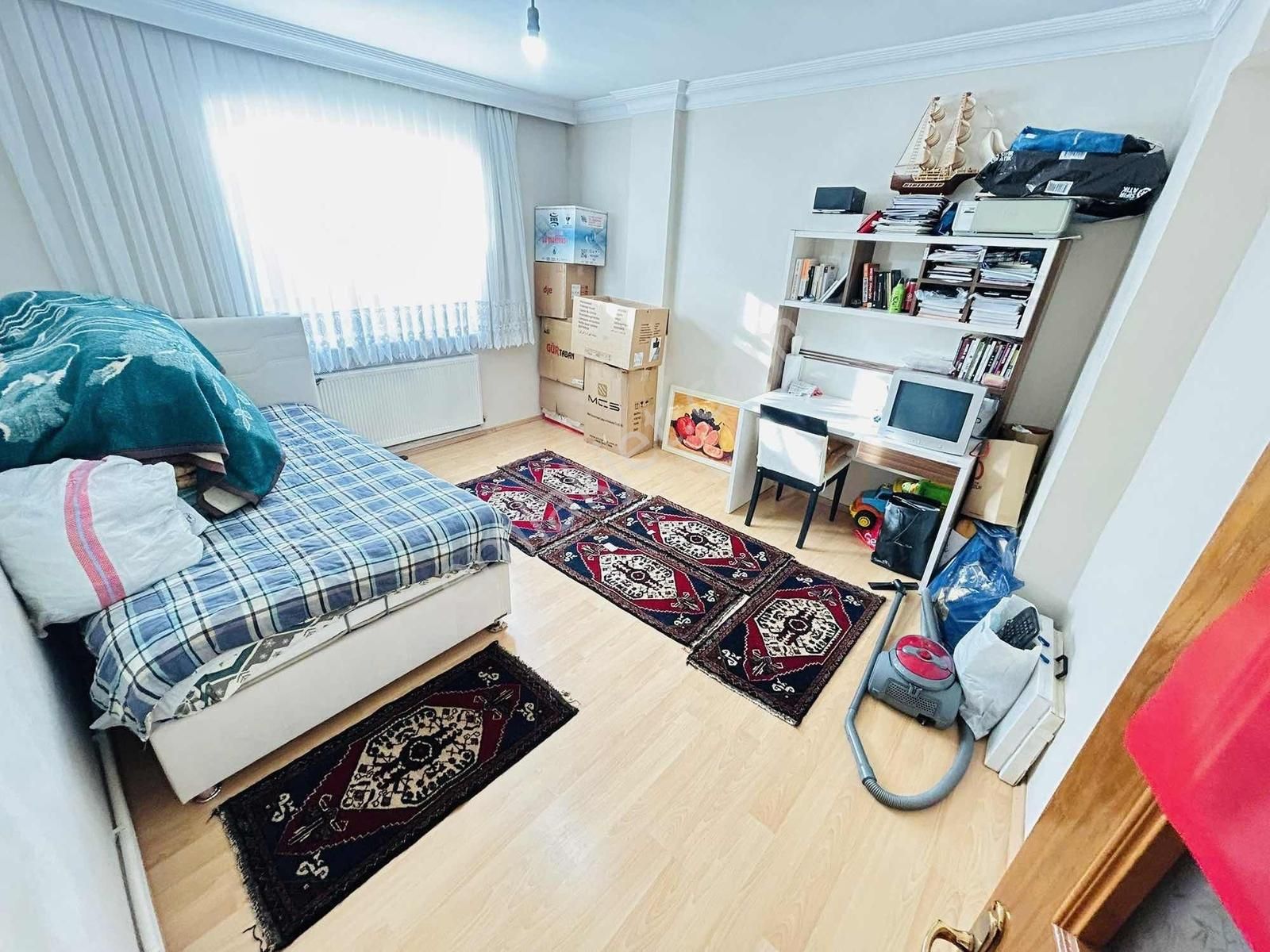 Aydın İnş. Belediye Karşısında 100m2 Hisseli Daire