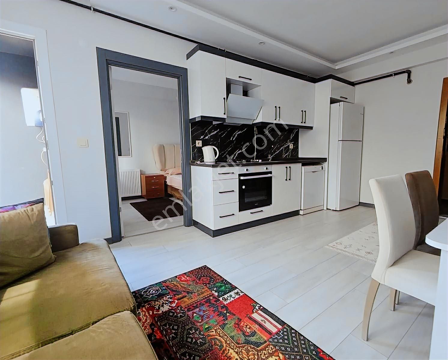 Seyrek'te 1+1 Full Eşyalı Kiralık Bahçe Katı