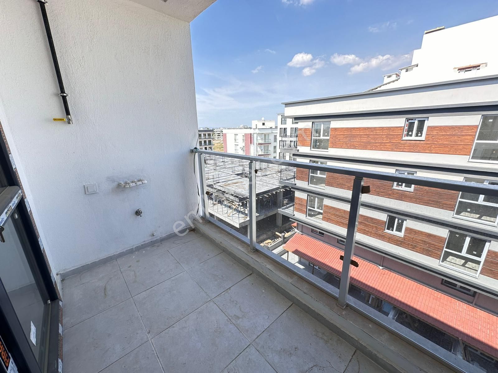 Seyrek'te 1+1 Kiralık Dubleks Temiz Daire - Görsel 9