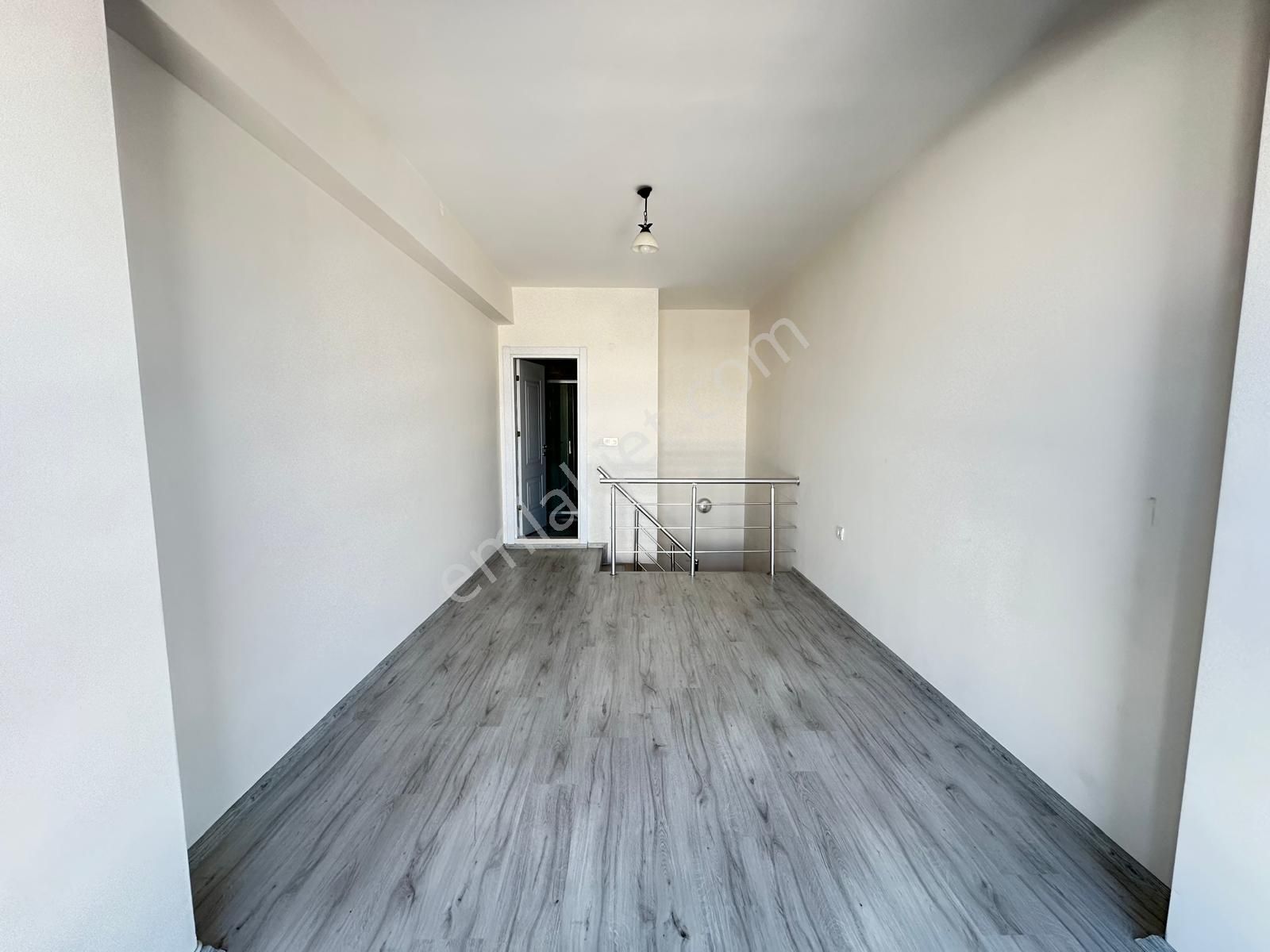 Seyrek'te 1+1 Kiralık Dubleks Temiz Daire - Görsel 17