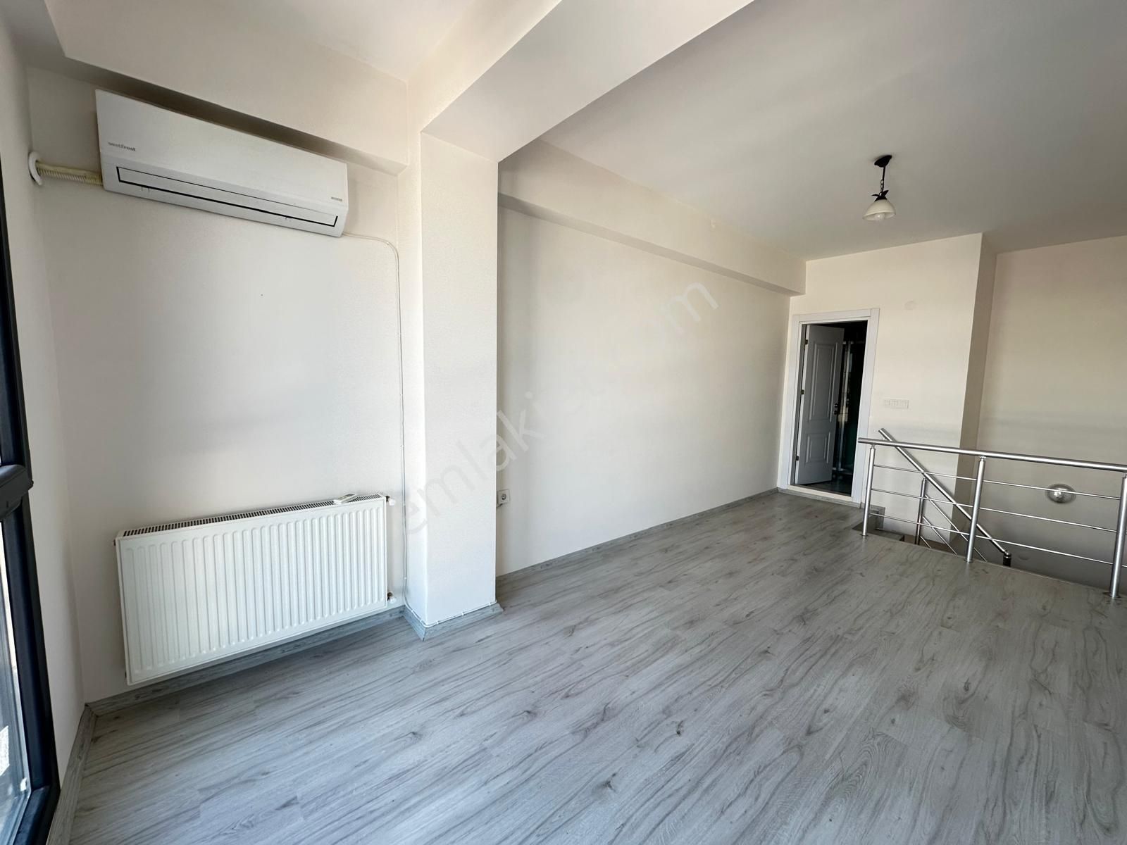 Seyrek'te 1+1 Kiralık Dubleks Temiz Daire - Görsel 16