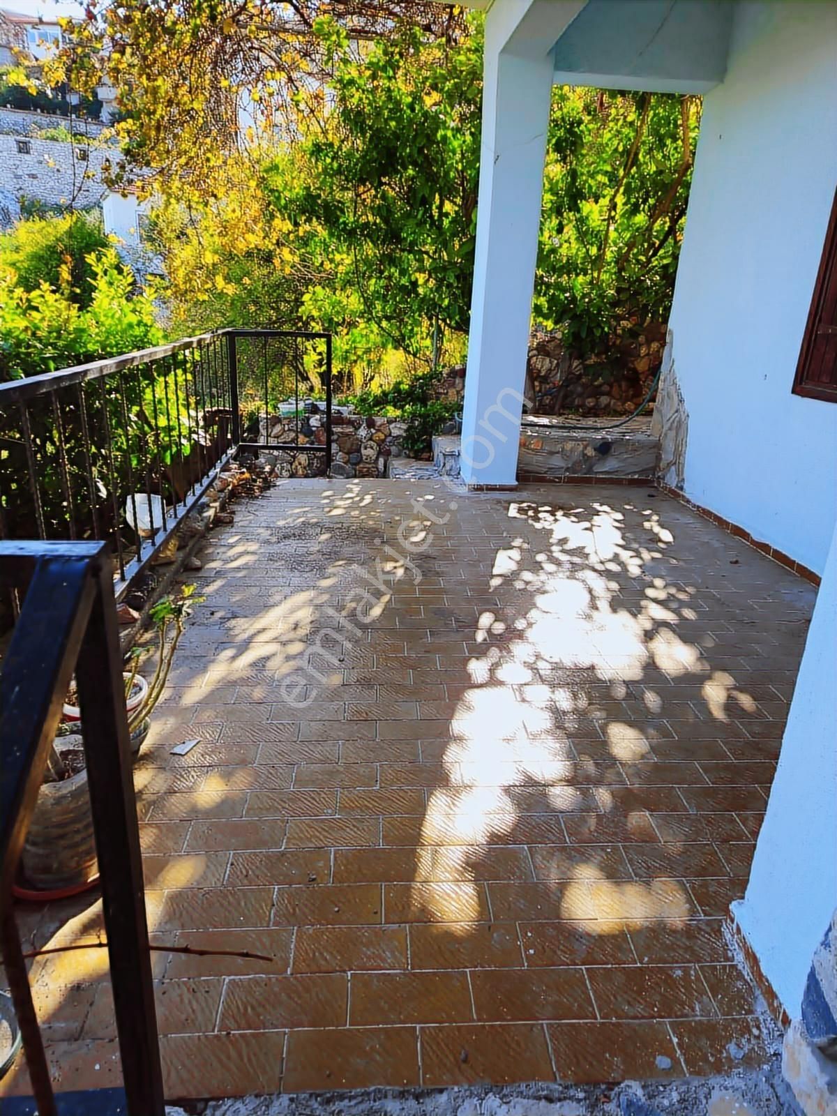 Karaburun Çatalkaya'da Deniz Manzaralı Müstakil Ev - Görsel 13