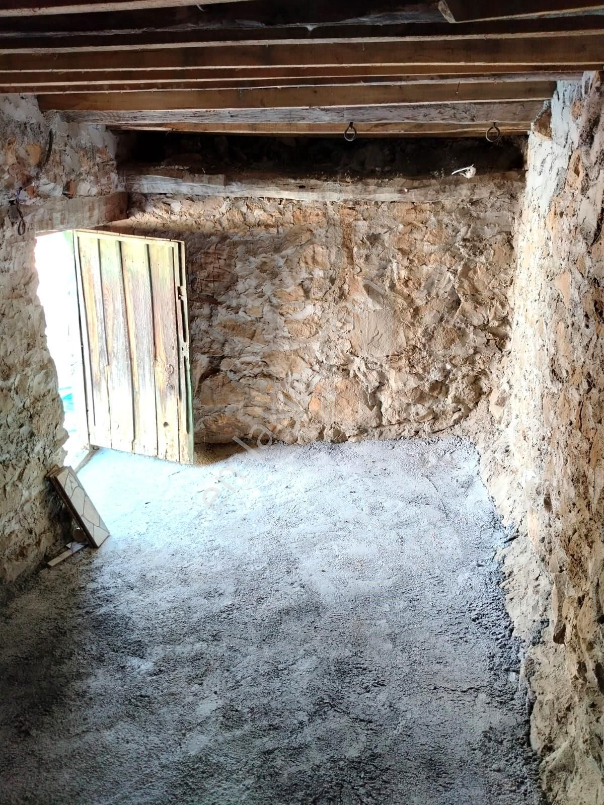 Gömeç Kubaşlar Köyünde İçi Yenilenmiş Geniş Bahçeli Müstakil Ev - Görsel 23