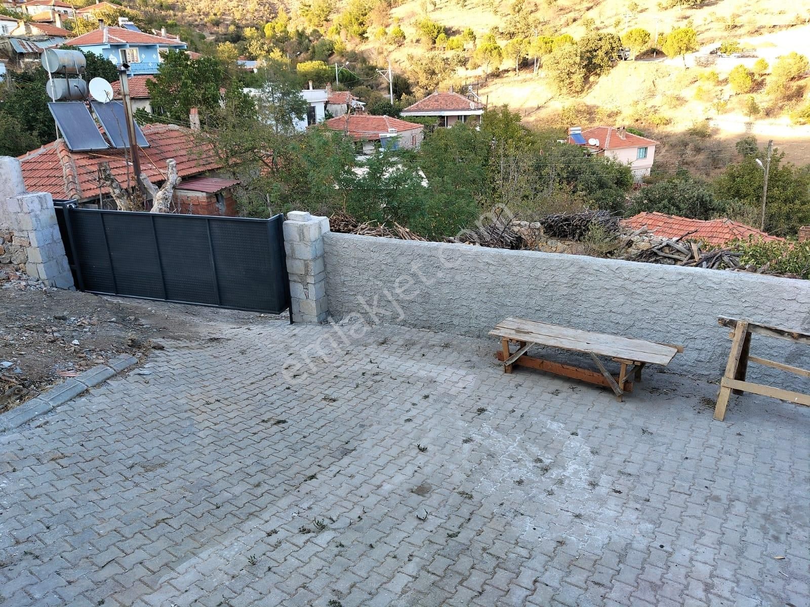 Gömeç Kubaşlar Köyünde İçi Yenilenmiş Geniş Bahçeli Müstakil Ev - Görsel 2