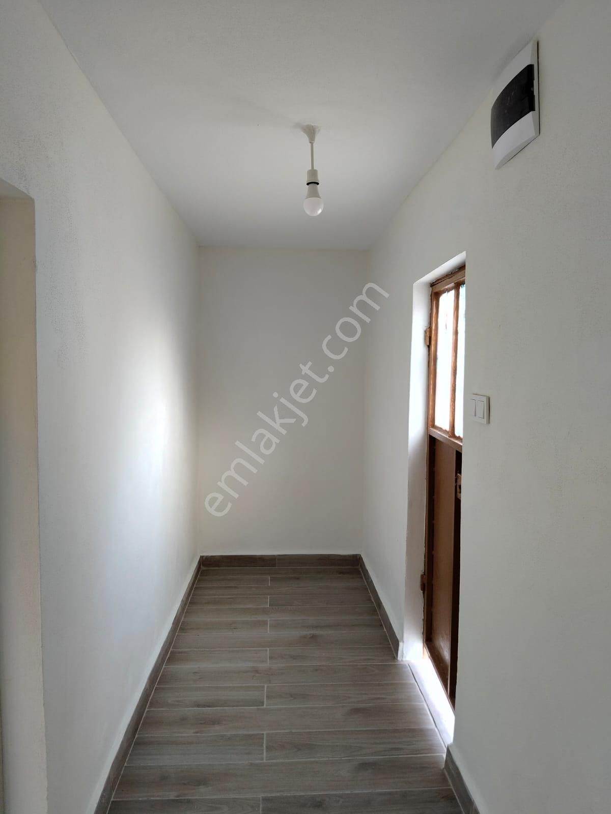 Gömeç Kubaşlar Köyünde İçi Yenilenmiş Geniş Bahçeli Müstakil Ev - Görsel 3