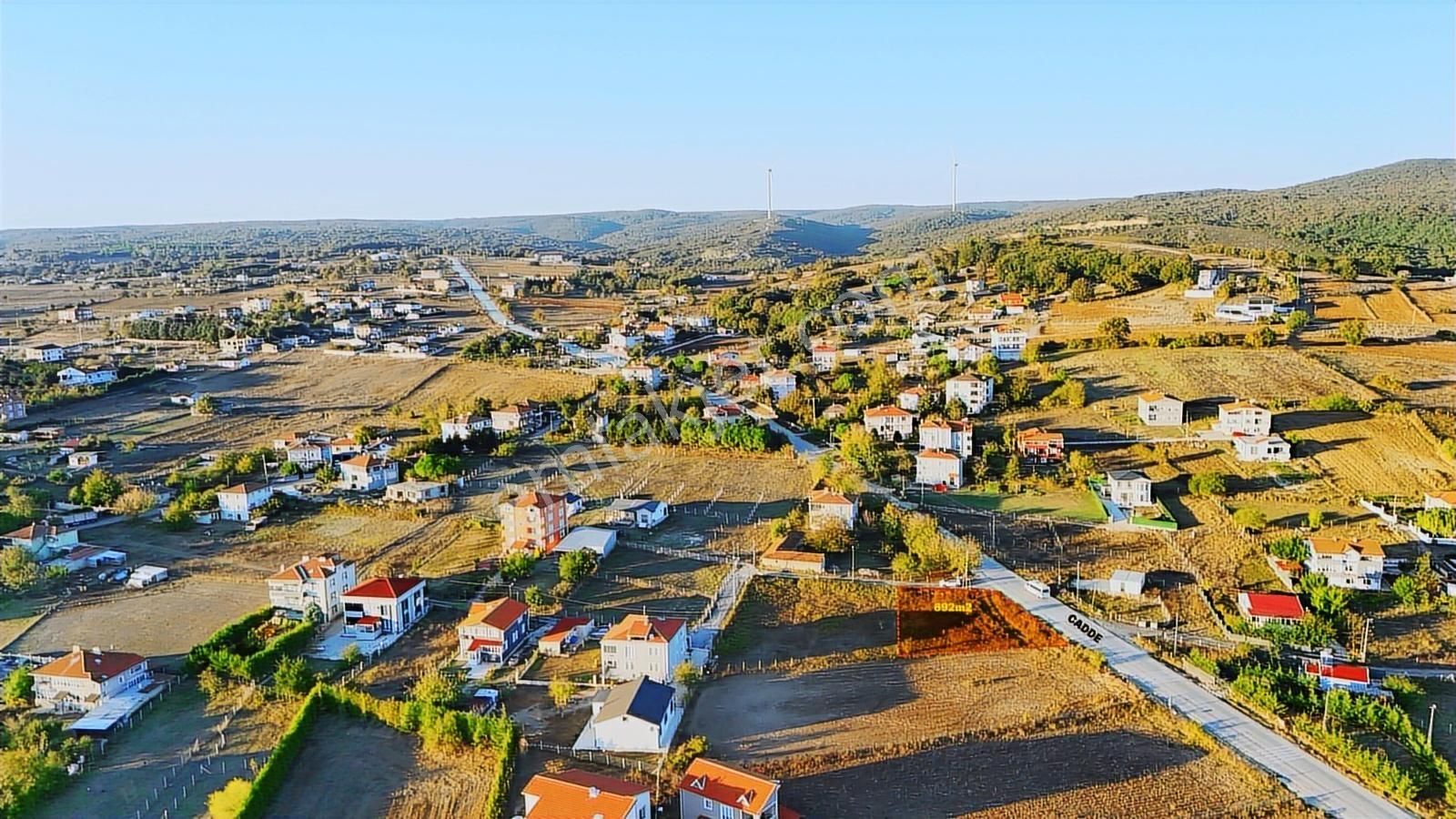 Yuşa'dan İhsaniye'de Cadde Cephe Daire Takaslı 692m2 Arsa