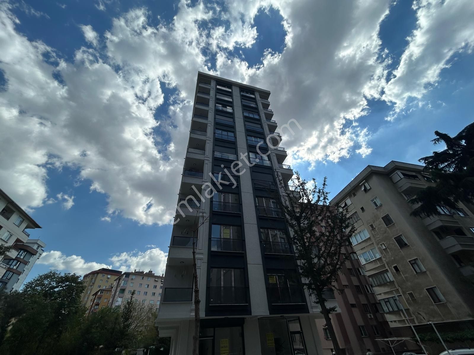 Utkudan Bostancıda Balkonlu Ebeveynli Sıfır Binada Satılık 3+1