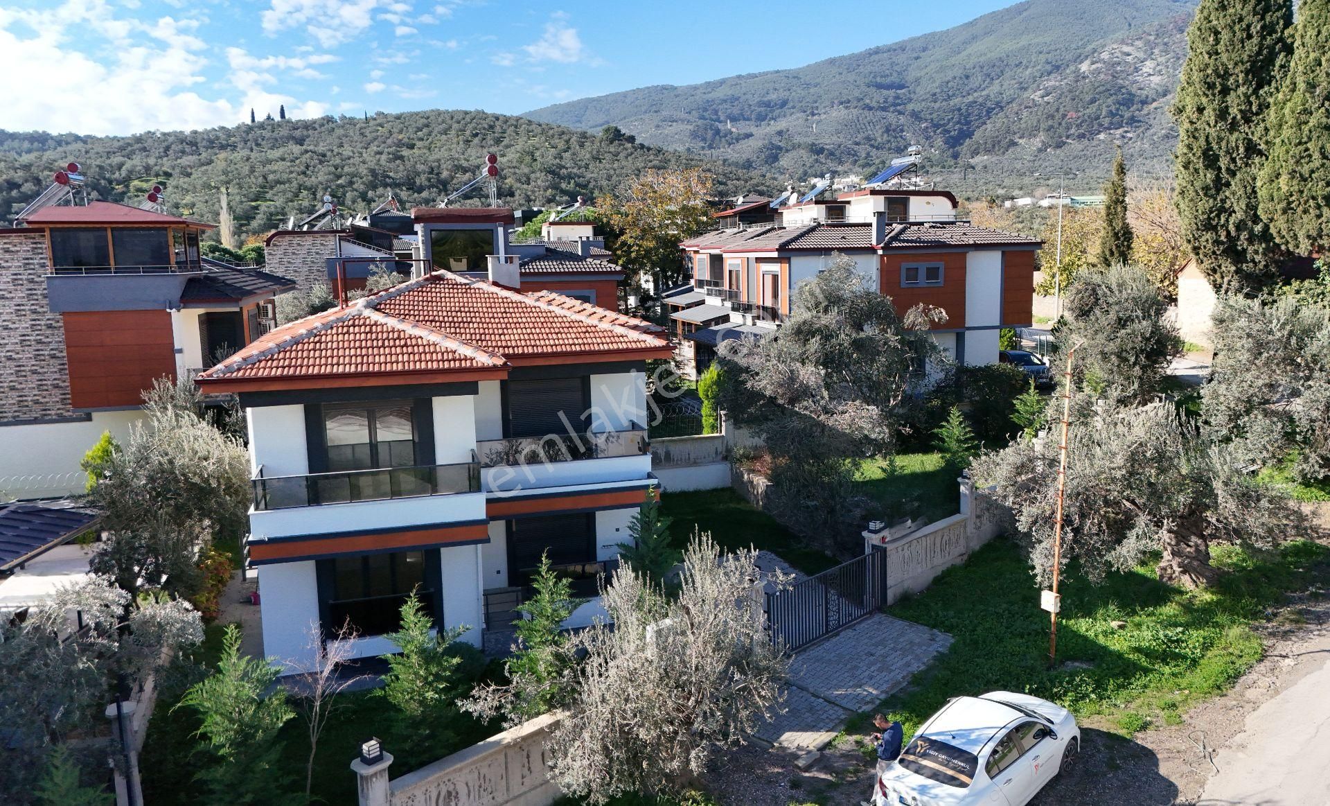 Yiğit'ten Güre'de Bahçe Kullanımı Geniş 6+1 Tam Müstakil Villa - Görsel 2
