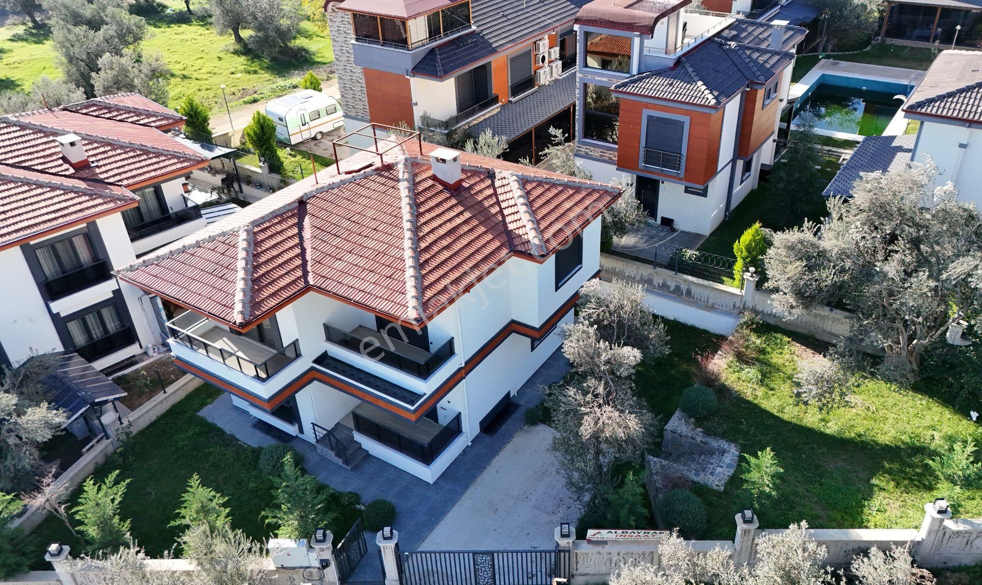Yiğit'ten Güre'de Bahçe Kullanımı Geniş 6+1 Tam Müstakil Villa