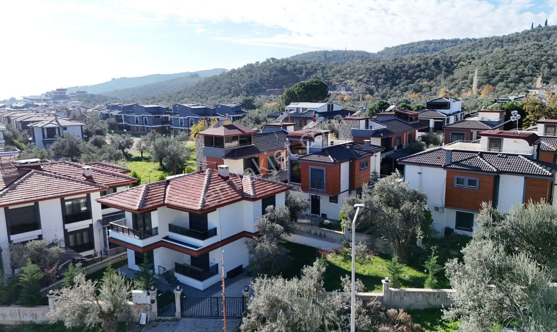 Yiğit'ten Güre'de Bahçe Kullanımı Geniş 6+1 Tam Müstakil Villa - Görsel 3