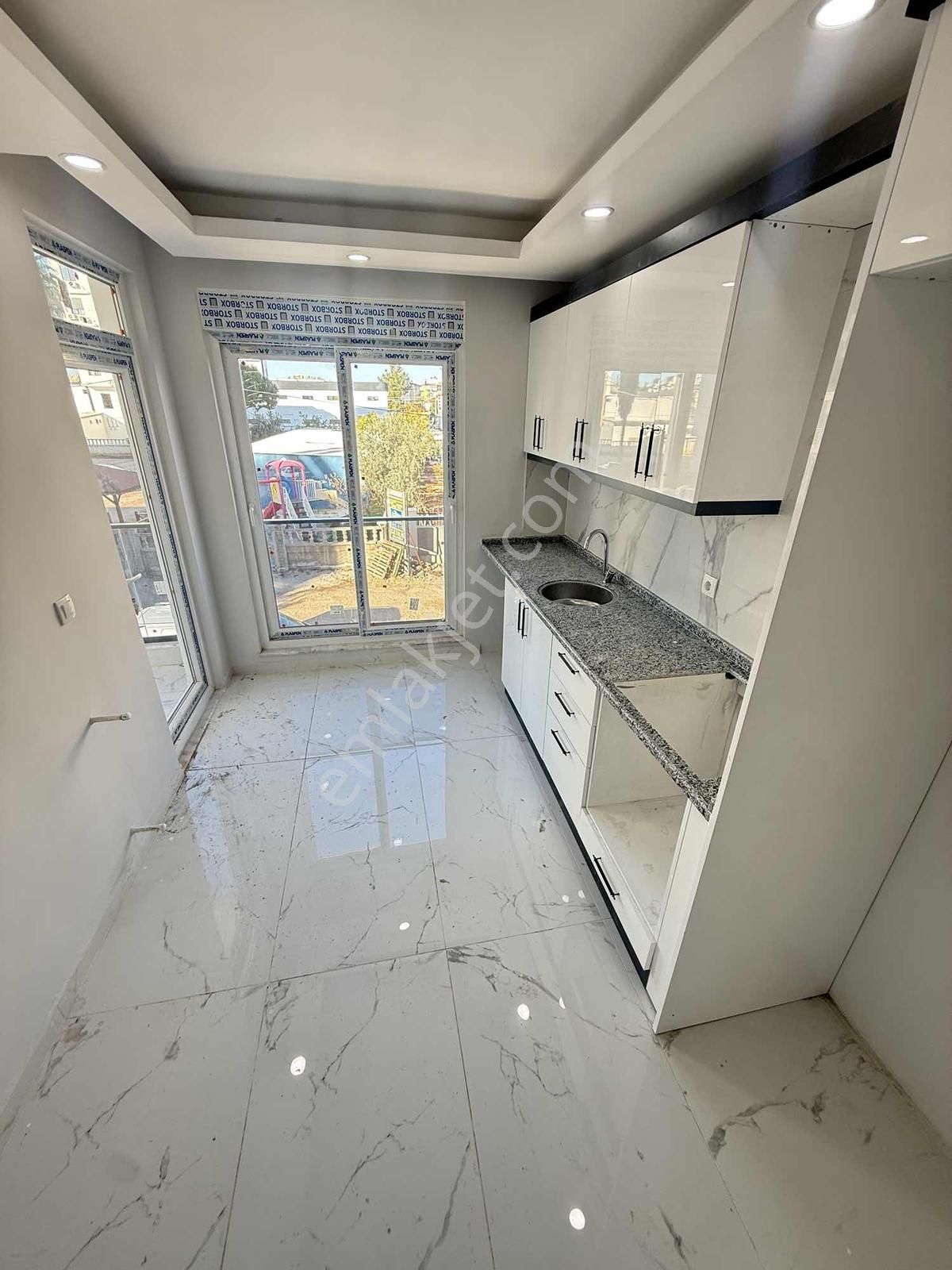 Gazi Mah Tramwaya Yakın Konumda Sıfır Satılık 2+1 - Görsel 3