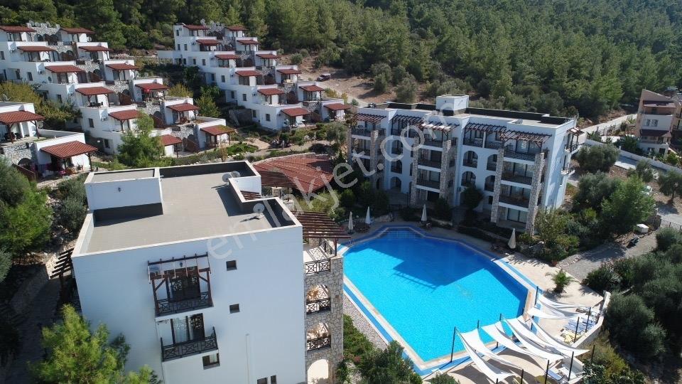 Akbükte 3+1 Arakat Çift Wc Banyolu Daire