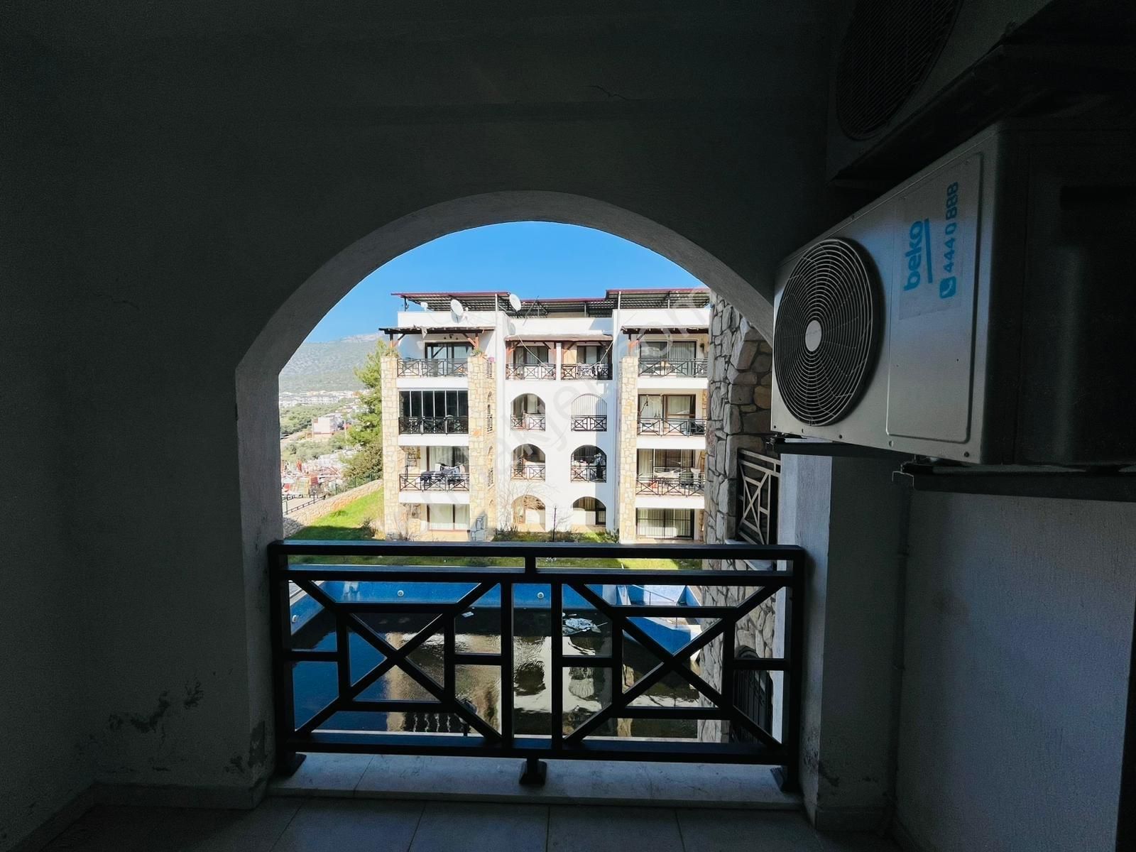 Akbükte 3+1 Arakat Çift Wc Banyolu Daire - Görsel 16