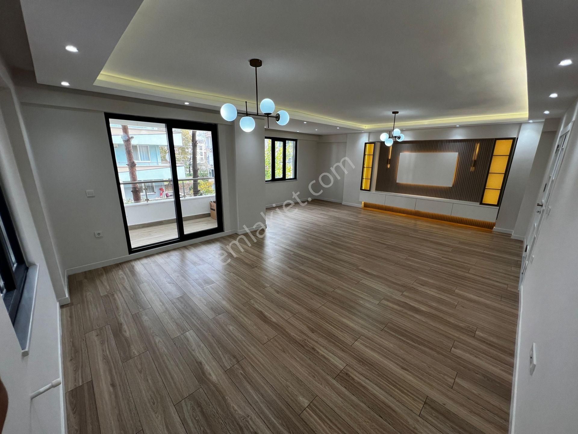 Yiğit'ten Akçay Sarıkızda 3+1 Geniş Metrekare Öncephe Lüks Daire - Görsel 10