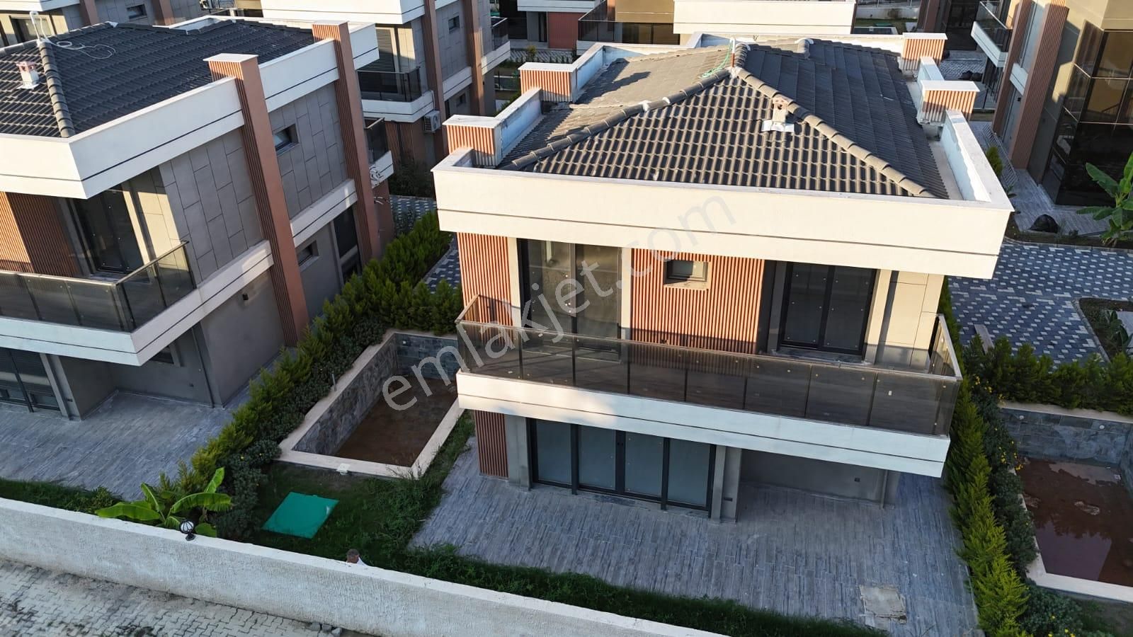 Kuşadası Karaova Da Avm Yakını Özel Havuzlu, 4+1 Kaçırılmayacak Fırsat Tek Müstakil Villa - Görsel 2