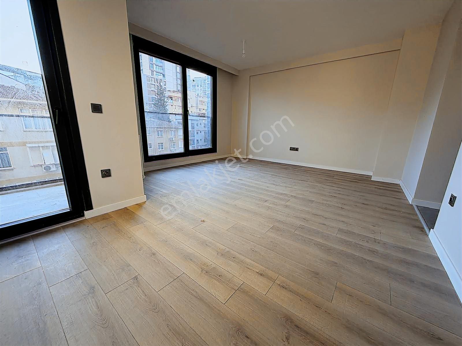 Utkudan Suadiye Eminalipaşa Cad. Üzerinde Sıfır Satılık 2+1daire - Görsel 15