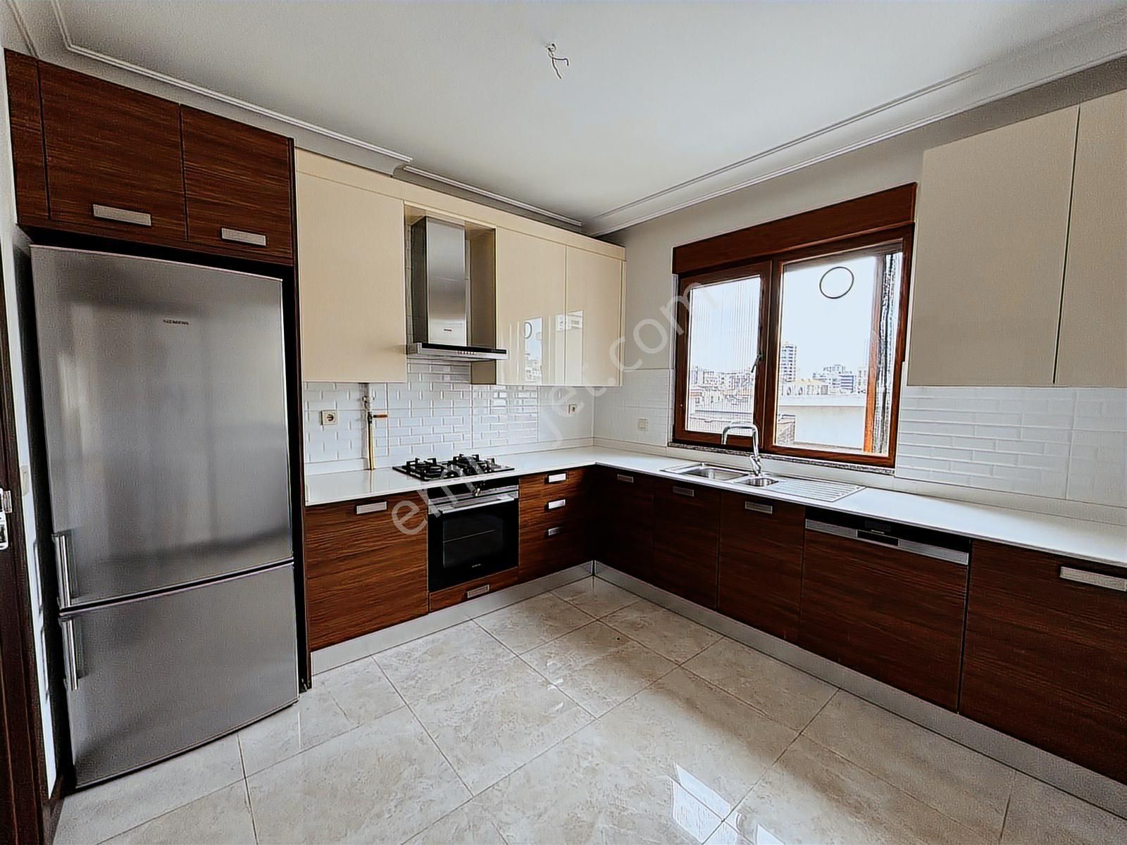 Turyap'tan Caddebostan'da Kullanışlı Ferah Emsalsiz Geniş 3+1