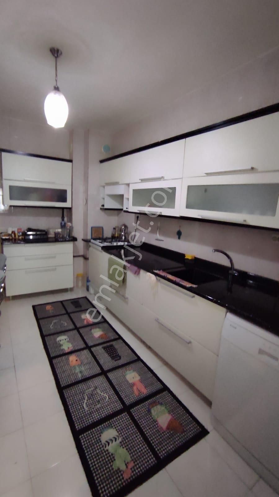 Acil*satılık*ufuktepe Merkez De*katta*geniş*3+1*yapılı*daire*