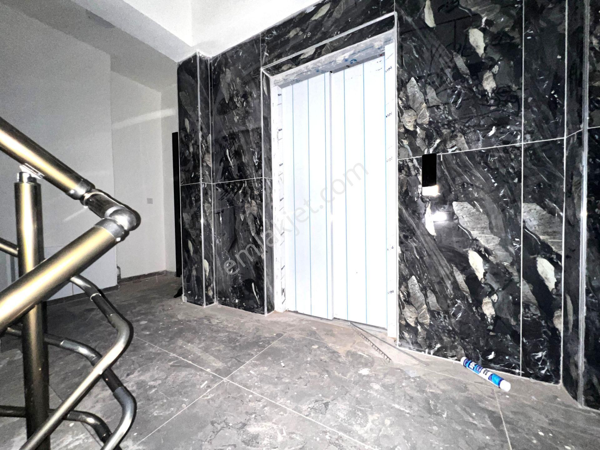 Yiğit'ten Kadıköy'de 2+1 Öncephe Ebeveyn Banyolu Sıfır Daire - Görsel 32