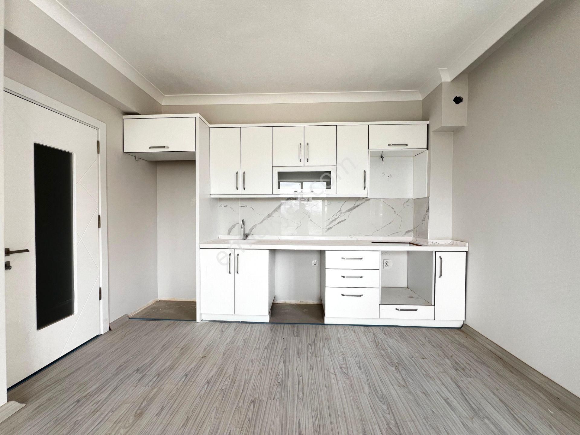 Yiğit'ten Kadıköy'de 2+1 Öncephe Kapalı Otoparklı Sıfır Daire - Görsel 2