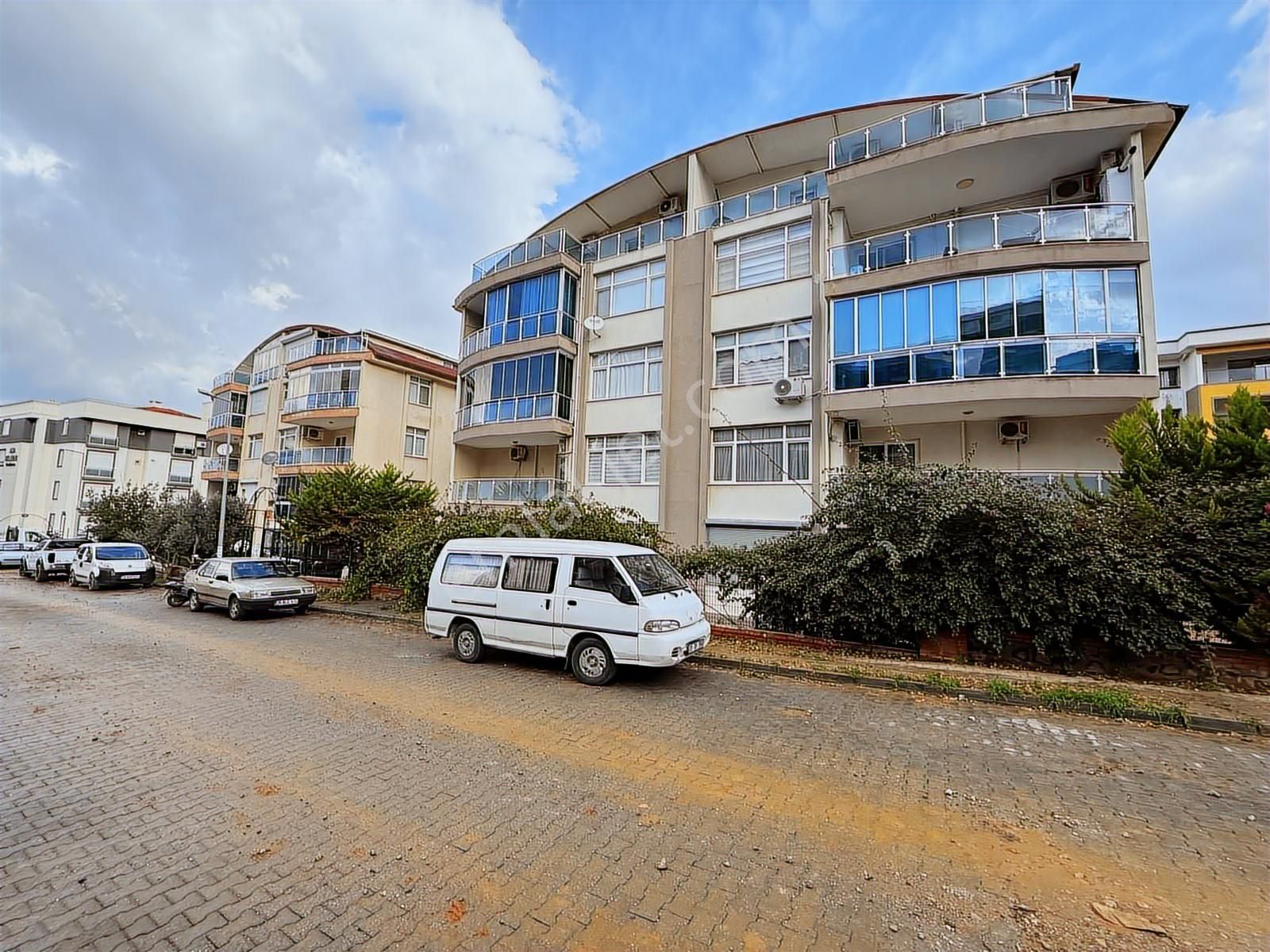 Kuşadası Dolmus Güzergah Üzeri Denizi Manzaralı 3+1 Fırsat Daire