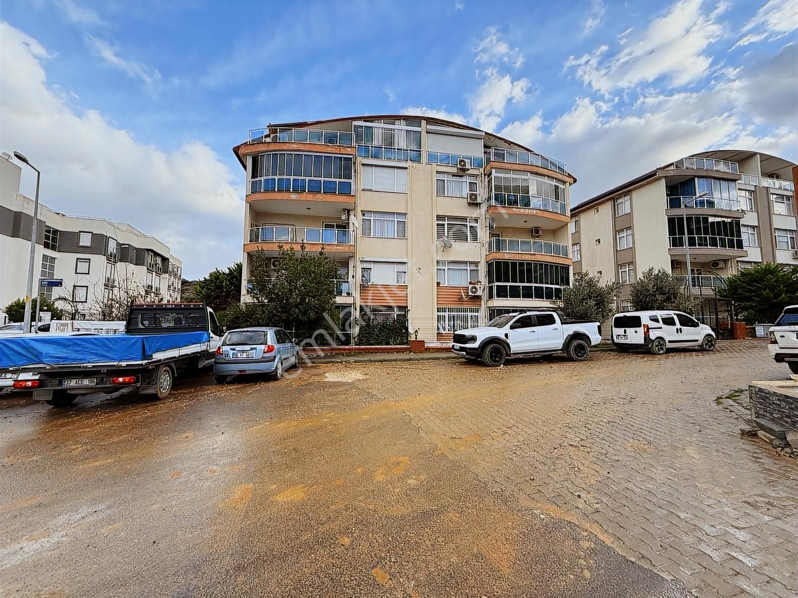 Kuşadası Dolmus Güzergah Üzeri Denizi Manzaralı 3+1 Fırsat Daire - Görsel 9