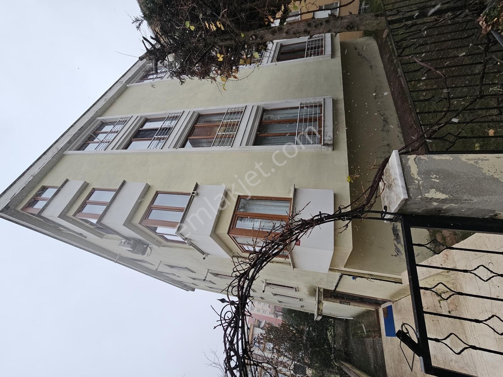 Alper Alkan'dan Şerifali'de Tezcan Cad.okul Bölgesinde 1.kat 3+1 - Görsel 31