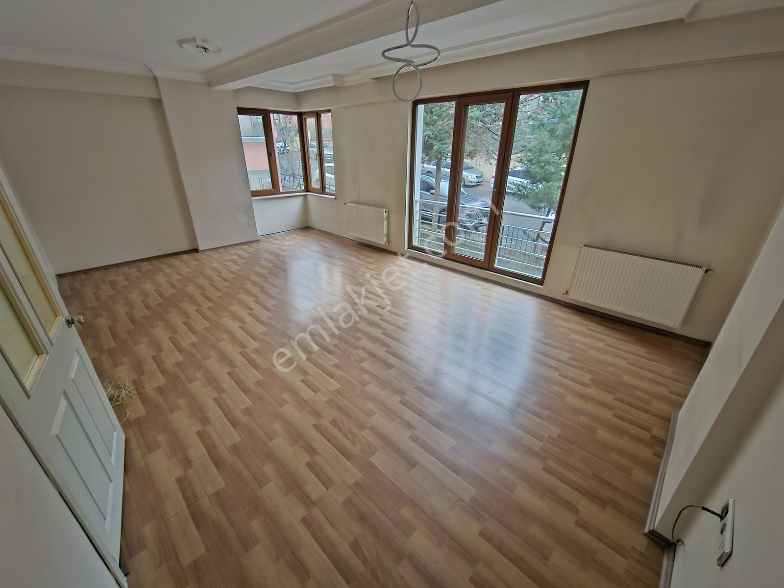 Alper Alkan'dan Şerifali'de Tezcan Cad.okul Bölgesinde 1.kat 3+1 - Görsel 7