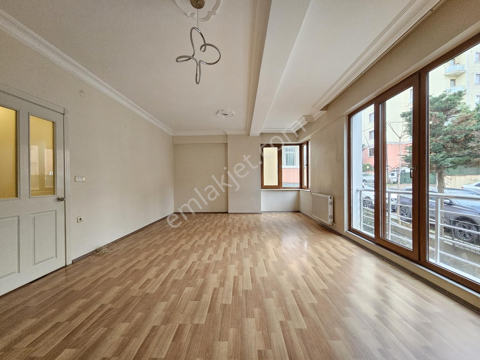 Alper Alkan'dan Şerifali'de Tezcan Cad.okul Bölgesinde 1.kat 3+1 - Görsel 13