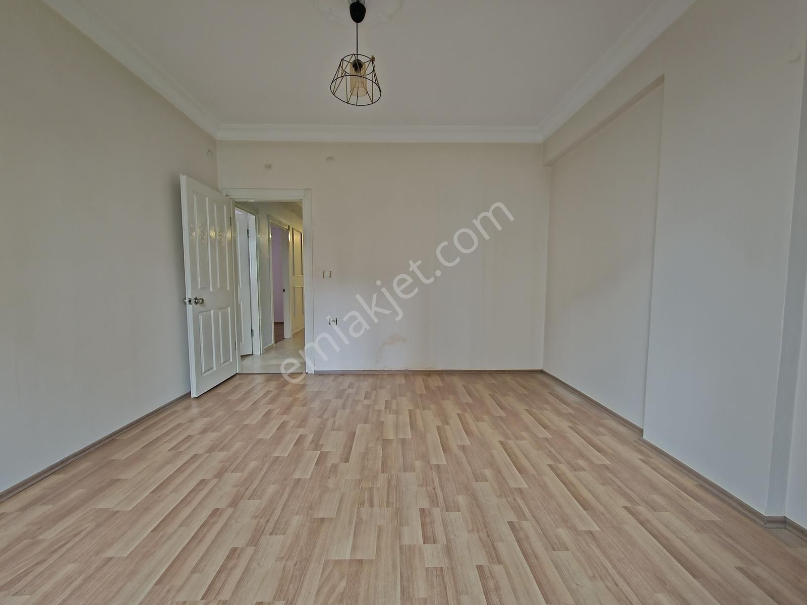 Alper Alkan'dan Şerifali'de Tezcan Cad.okul Bölgesinde 1.kat 3+1 - Görsel 21