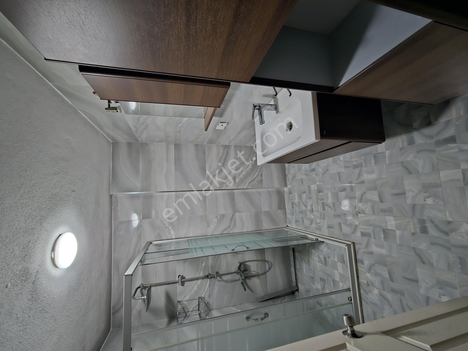 Alper Alkan'dan Şerifali'de Tezcan Cad.okul Bölgesinde 1.kat 3+1 - Görsel 6