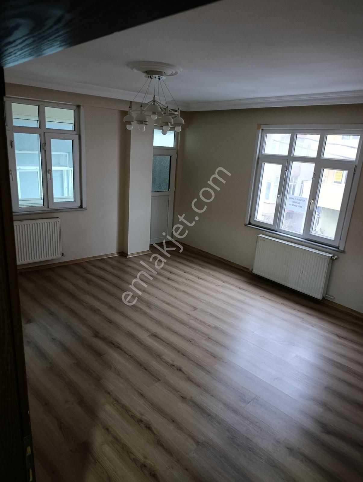 Araz Gayrimenkul Zübeyde Hanım Mah. Ana Cad.1 Kat Satılık Daire - Görsel 6