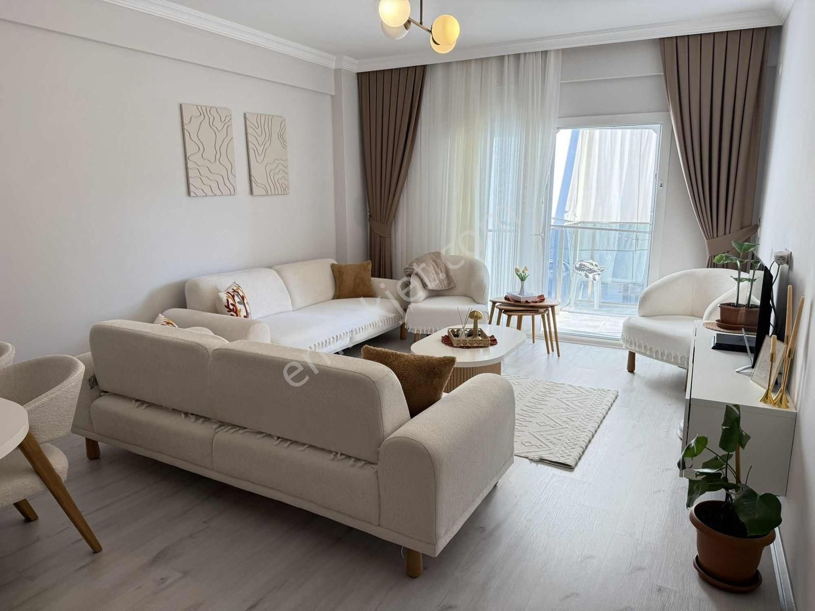 Kuşadası Davutlar Havuzlu Sitede Satılık 2+1 Daire