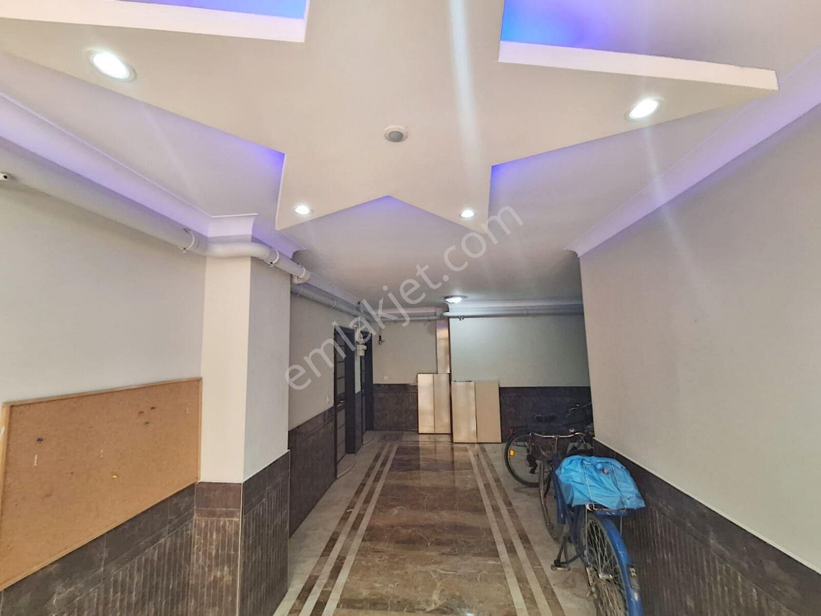 🔴 Güç Gayrimenkul'den Akçay'da Ara Kat Asansörlü Kombili Kaçmaz Şık Satılık 1+1 Daire - Görsel 24