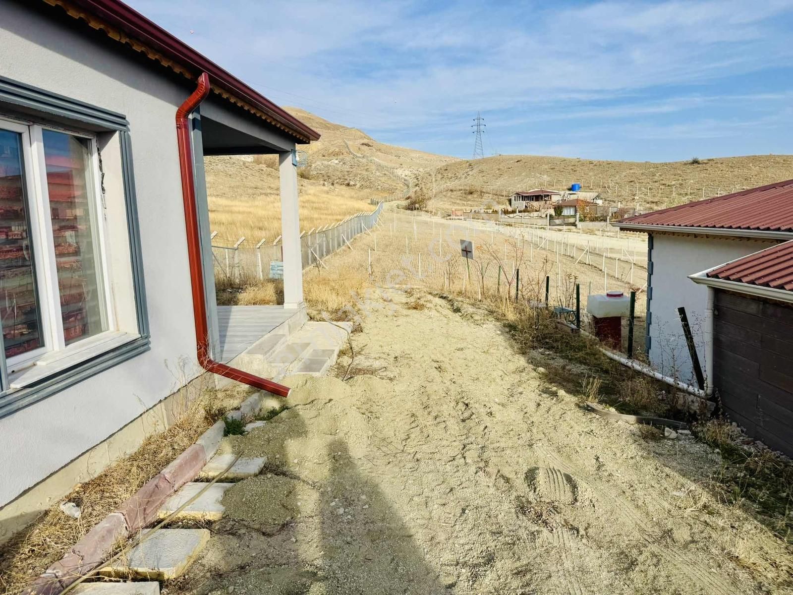 Bala- Beynamda 400 M2 İçinde 1+1 Yapılı Verandalı Müstakil Ev - Görsel 2