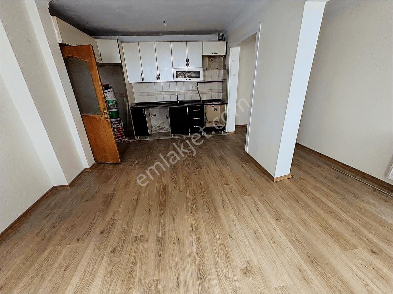 İhsaniye Merkezde 3 Daire Komple Satılık Bina - Görsel 2
