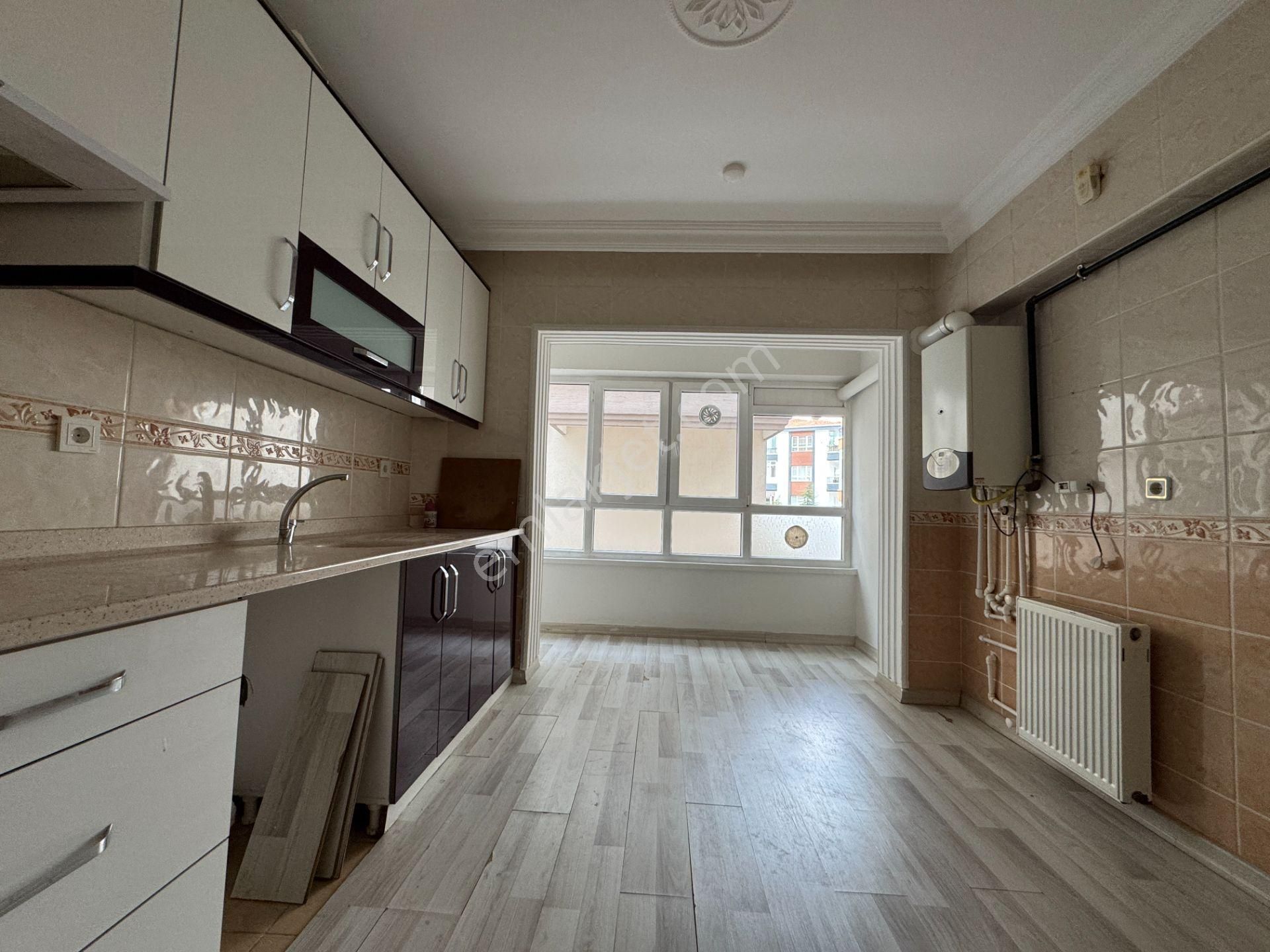 Kalecik Emlak'tan Pursaklar'da Geniş Masrafsız 3+1 Satılık Daire