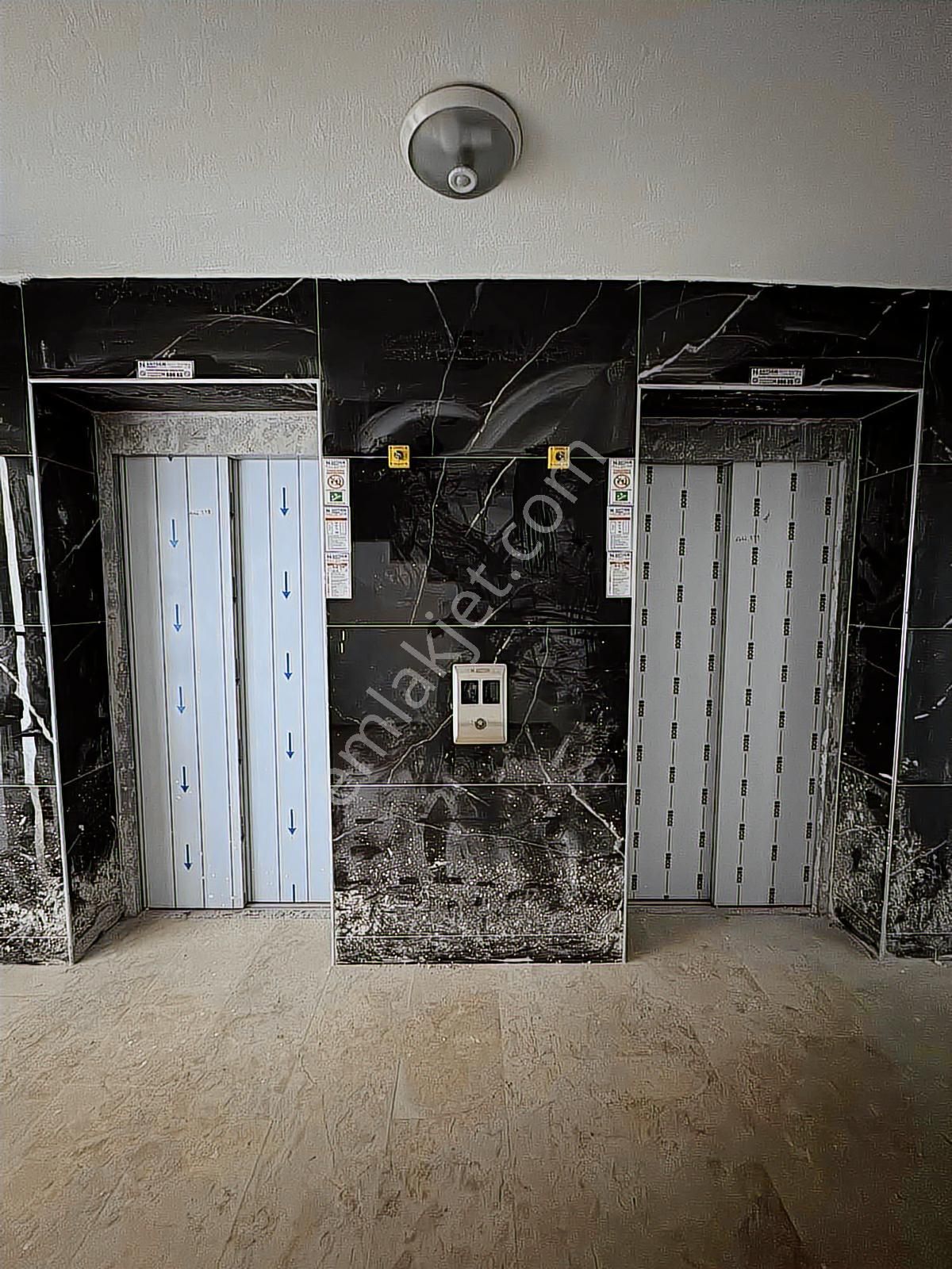 Gökhan Gökdemirden Mükemmel Konumda Lüks Satılık 1+1 Sıfır Daire - Görsel 14