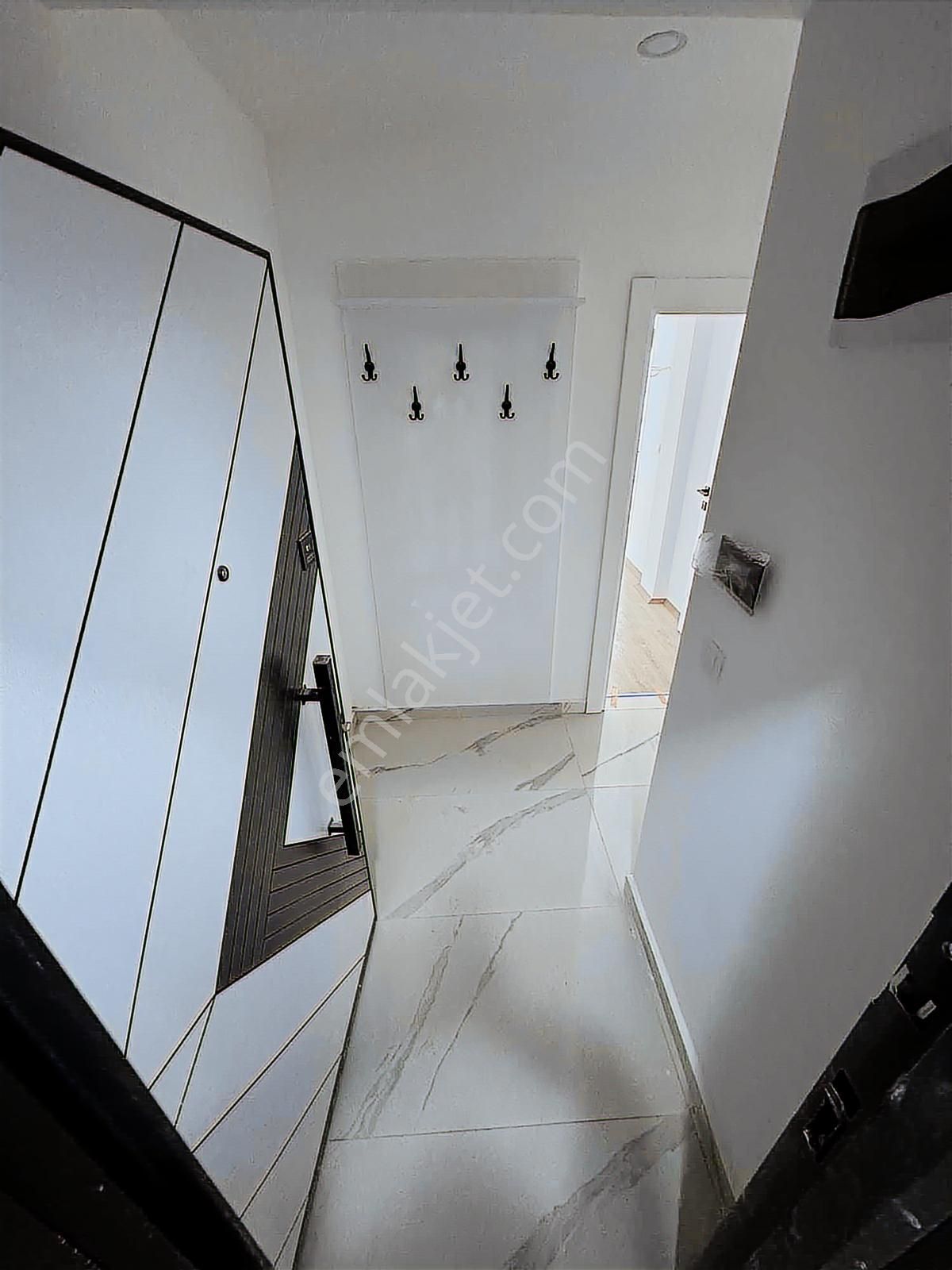 Gökhan Gökdemirden Mükemmel Konumda Lüks Satılık 1+1 Sıfır Daire - Görsel 12