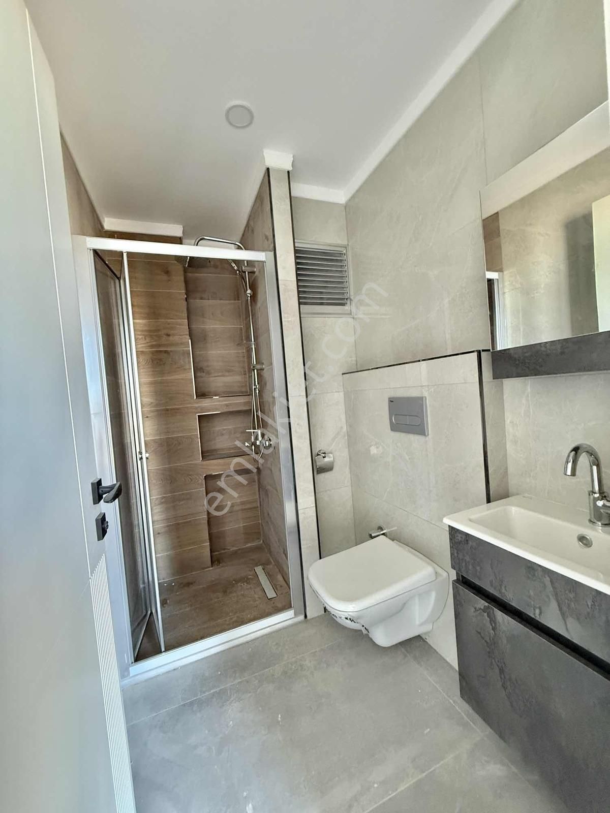 Yenişafakt'ta 3+1 140 M2 Arakat Ebeveyn Banyolu Daire - Görsel 2